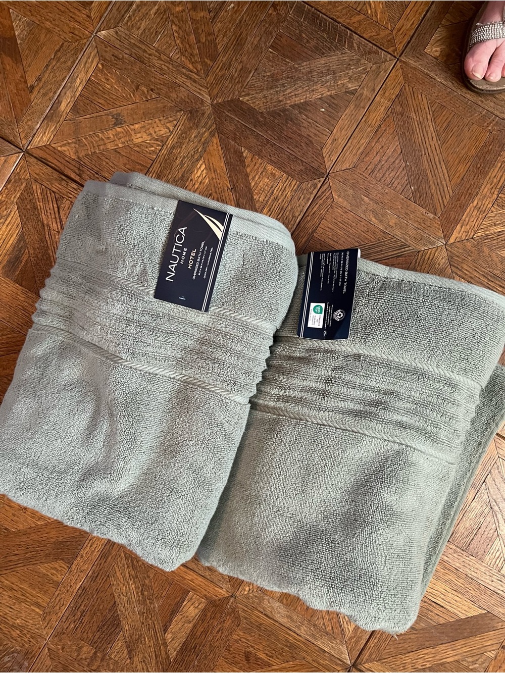 Nautica Tradewinds Green Plush Bath Towels - Set of 2